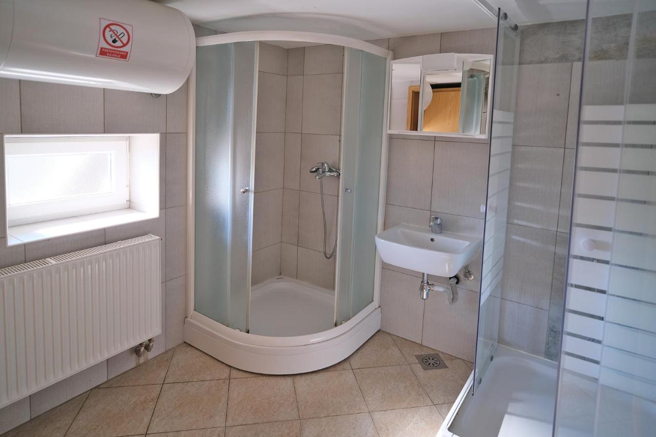 Sostanj Velenje Ravne Sobe Rooms Vrtacnik D O O ภายนอก รูปภาพ