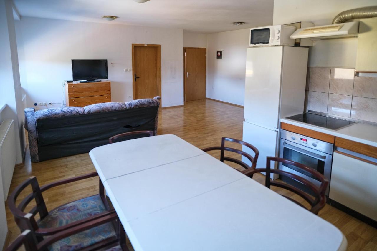 Sostanj Velenje Ravne Sobe Rooms Vrtacnik D O O ภายนอก รูปภาพ