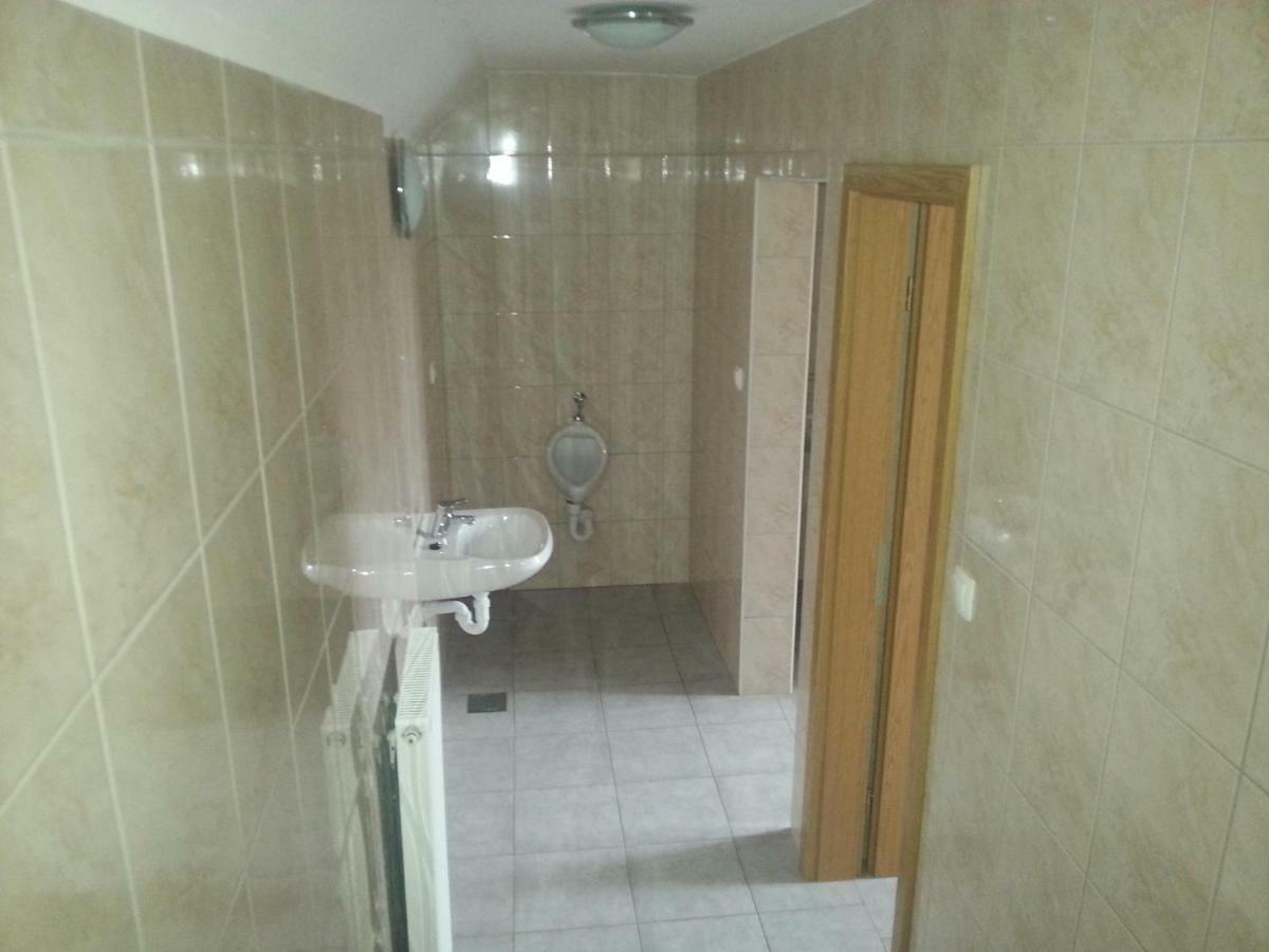 Sostanj Velenje Ravne Sobe Rooms Vrtacnik D O O ภายนอก รูปภาพ