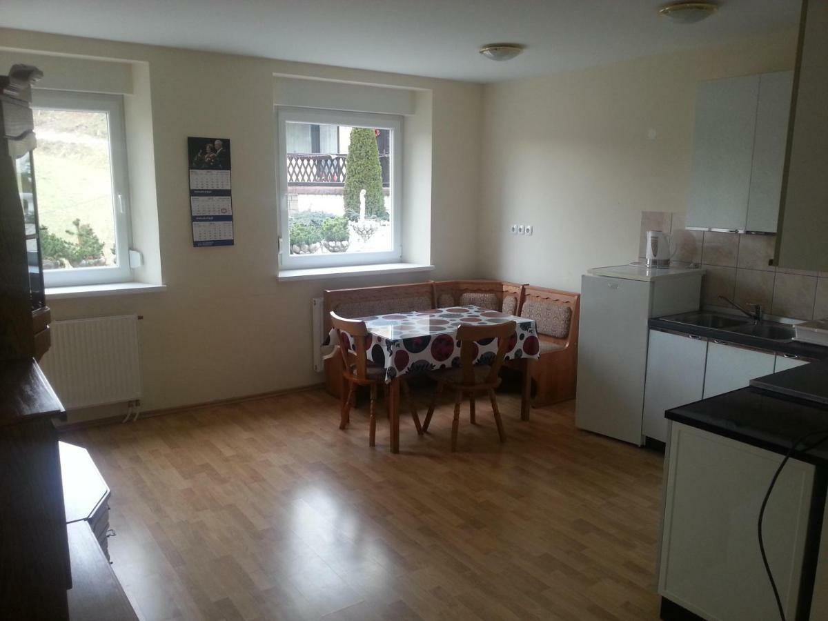 Sostanj Velenje Ravne Sobe Rooms Vrtacnik D O O ภายนอก รูปภาพ